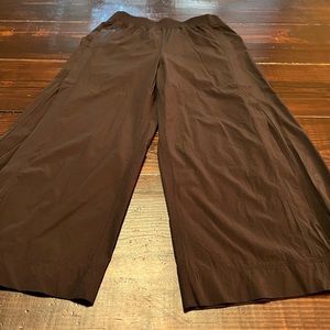 Black Zyia Active Crop Pants - Large